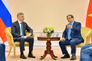 Thủ tướng Phạm Minh Chính tiếp ông Belozerov Oleg Valentinovich, Tổng Giám đốc, Chủ tịch Hội đồng quản trị Công ty cổ phần Đường sắt Nga. (Ảnh: THANH GIANG)