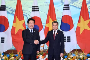 Thủ tướng Chính phủ Lê Minh Hưng và Tổng thống Hàn Quốc Lee Jae Myung. (Ảnh: Trần Hải)