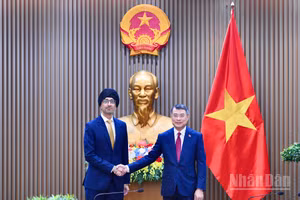 Thủ tướng Chính phủ Lê Minh Hưng và Đại sứ Singapore tại Việt Nam Rajpal Singh. (Ảnh: THANH GIANG)