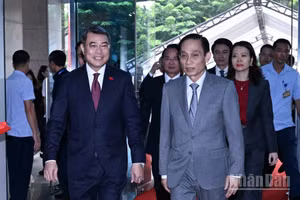 Thủ tướng Chính phủ Lê Minh Hưng tới dự Phiên toàn thể Ngoại giao phục vụ phát triển đất nước trong giai đoạn mới. (Ảnh: TRẦN HẢI)