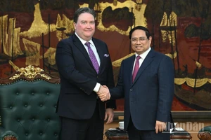 Thủ tướng Chính phủ Phạm Minh Chính và Đại sứ Hoa Kỳ tại Việt Nam Marc E.Knapper. (Ảnh: TRẦN HẢI)