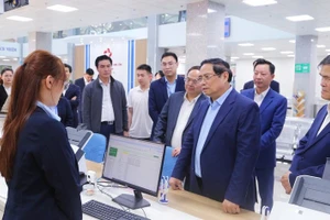 Thủ tướng Chính phủ Phạm Minh Chính thăm Trung tâm phục vụ hành chính công tỉnh Quảng Ninh. (Ảnh: VGP/Nhật Bắc)