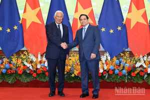 Thủ tướng Chính phủ Phạm Minh Chính và Chủ tịch Hội đồng châu Âu António Costa. (Ảnh: TRẦN HẢI)