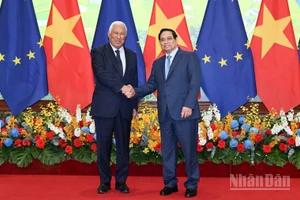 Thủ tướng Chính phủ Phạm Minh Chính và Chủ tịch Hội đồng châu Âu António Costa. (Ảnh: TRẦN HẢI)