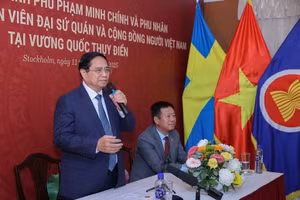 Thủ tướng Phạm Minh Chính phát biểu tại buổi gặp gỡ cộng đồng người Việt Nam tại Thụy Điển. (Ảnh: VGP/Nhật Bắc)