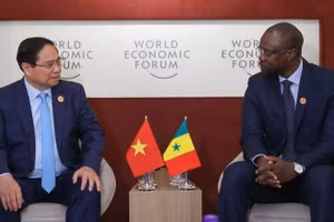 Thủ tướng Phạm Minh Chính và Thủ tướng Senegal Ousmane Sonko. (Ảnh: VGP/Nhật Bắc)