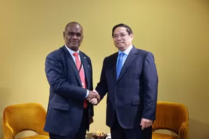 Thủ tướng Phạm Minh Chính và Thủ tướng Quần đảo Solomon Jeremiah Manele. (Ảnh: VGP/Nhật Bắc)