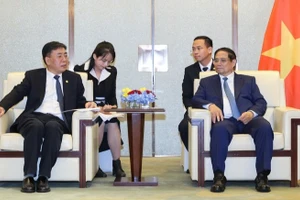 Chủ tịch Tập đoàn COMAC Shen Bo đề nghị phía Việt Nam tiếp tục tạo điều kiện cho việc khai thác tàu bay COMAC. (Ảnh: VGP/Nhật Bắc)