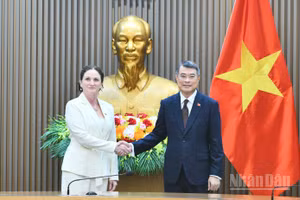 Thủ tướng Chính phủ Lê Minh Hưng và Đại sứ New Zealand tại Việt Nam Caroline Beresford. (Ảnh: Thanh Giang)