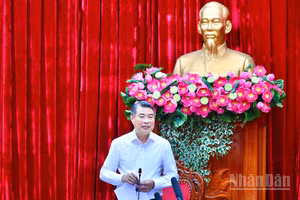 Thủ tướng Chính phủ Lê Minh Hưng chủ trì cuộc làm việc với Ban Thường vụ Tỉnh ủy Vĩnh Long. (Ảnh: Thanh Giang)