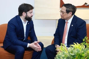 Thủ tướng Chính phủ Phạm Minh Chính gặp Tổng thống Chile Gabriel Boric Font. (Ảnh: VGP/NHẬT BẮC)
