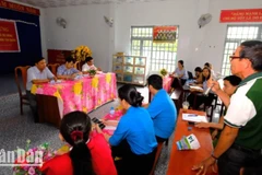 Lãnh đạo xã Bù Đăng (tỉnh Đồng Nai) về thôn 1 gặp gỡ, lắng nghe ý kiến của nhân dân