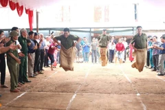 Nhân dân tỉnh Đồng Nai phấn khởi tham gia các trò chơi tại Ngày hội “Đại đoàn kết toàn dân tộc”.