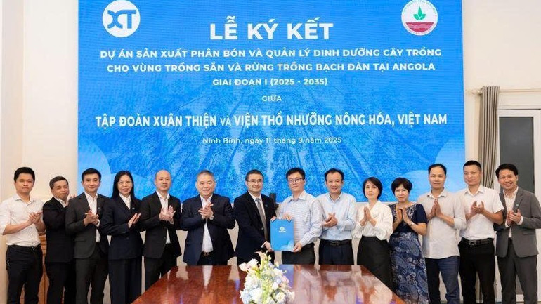 Lễ ký kết hợp tác giữa Viện Thổ nhưỡng nông hóa - Viện Khoa học nông nghiệp Việt Nam cùng Công ty TNHH Thương mại và Nông nghiệp Khang An diễn ra tại Ninh Bình ngày 11/9/2025. c2e38764-6861-4239-833f-34bb8233ee24-5067.jpg