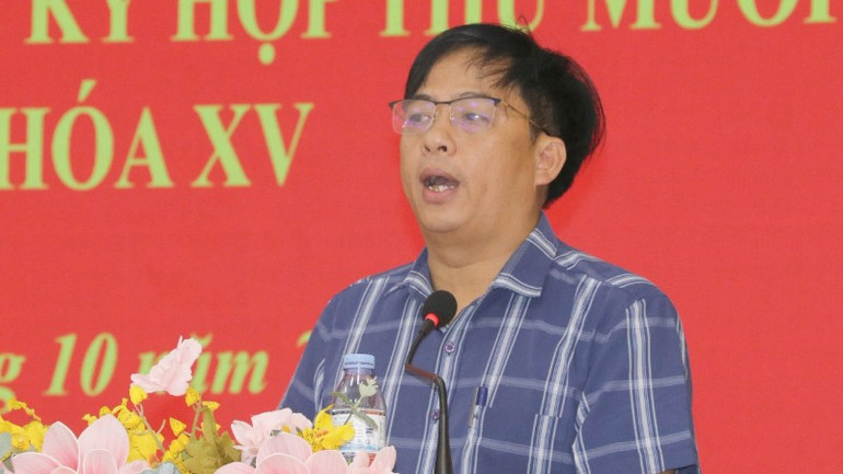 Cử tri xã Yên Từ phát biểu ý kiến tại buổi tiếp xúc. img-4797-3793.jpg