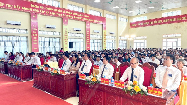 Lãnh đạo một số sở, ngành của tỉnh và 236 đại biểu tham dự Đại hội. img-1042-1441.jpg