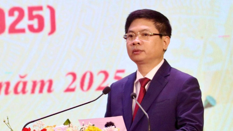 Đồng chí Trương Quốc Huy, Bí thư Tỉnh ủy, Trưởng đoàn Đoàn đại biểu Quốc hội tỉnh Ninh Bình phát biểu tại buổi gặp mặt. img-2179-1-7757.jpg