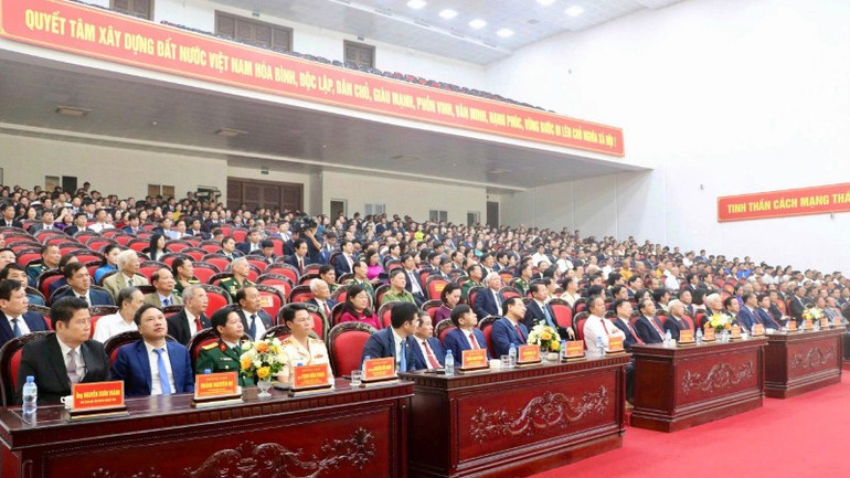 Các đại biểu tham dự chương trình. img-2180-8800.jpg