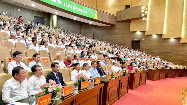 Các đại biểu tham dự buổi lễ. Các đại biểu tham dự buổi lễ.
