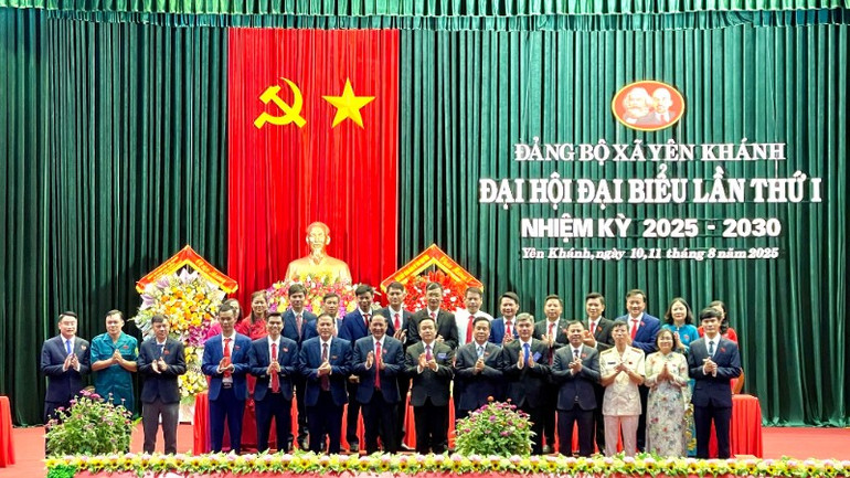 Ban Chấp hành Đảng bộ xã Yên Khánh nhiệm kỳ 2025-2030 ra mắt Đại hội. img-0994-3213.jpg