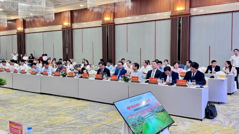 Các đại biểu tham dự Hội thảo. img-1617-8347.jpg