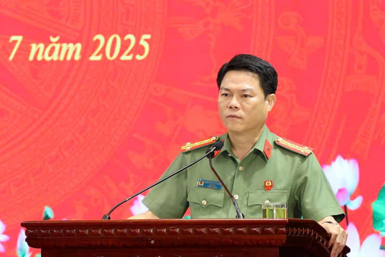 Đại tá Nguyễn Hữu Mạnh, Giám đốc Công an tỉnh Ninh Bình phát biểu tiếp thu ý kiến chỉ đạo của Lãnh đạo Bộ Công an. (Ảnh: Thanh Thủy) z6794012619714-27f7492cdee22a4db0322c603d3c5ab8.jpg