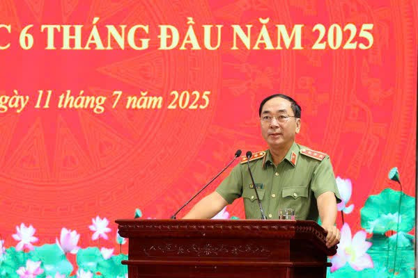 Thượng tướng Trần Quốc Tỏ, Ủy viên Trung ương Đảng, Phó Bí thư Đảng ủy Công an Trung ương, Thứ trưởng Công an phát biểu chỉ đạo tại Hội nghị. (Ảnh: Thanh Thủy) z6794012628772-068e081c903a32e065c0be1b208a7c09.jpg