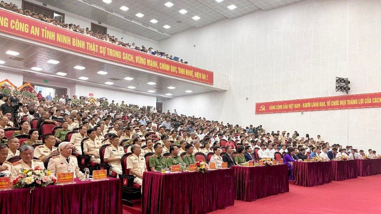 Các đại biểu tham dự buổi lễ. img-1501-4061.jpg