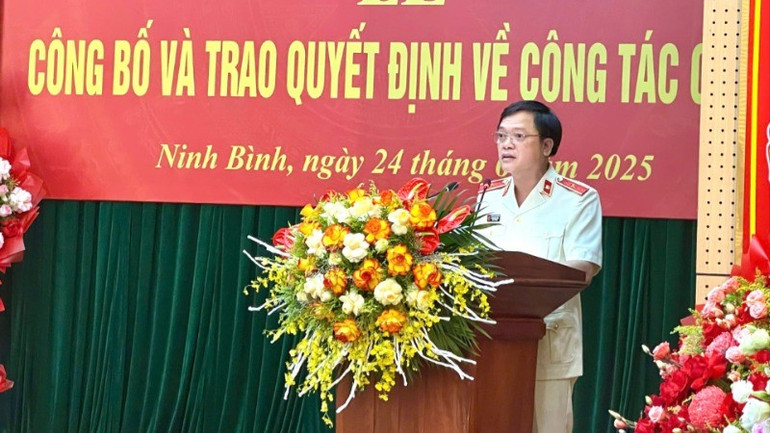 Đồng chí Phạm Ngọc Cảnh, Viện trưởng Viện Kiểm sát nhân dân tỉnh Ninh Bình mới phát biểu nhận nhiệm vụ tại buổi lễ. 94058072-9f7a-4b36-ab57-22ed54fb0385-7154.jpg