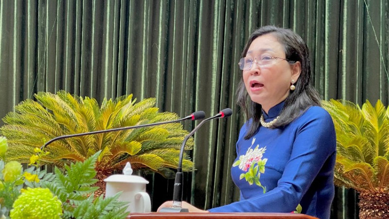 Đồng chí Đinh Thị Lụa, Phó Bí thư Thường trực Tỉnh ủy Ninh Bình phát biểu chỉ đạo Đại hội. img-1197-4204.jpg