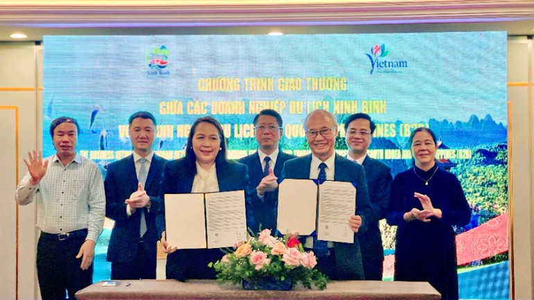 Pentru a consolida relația de cooperare, a promova și a dezvolta turismul dintre Vietnam și Filipine, în cadrul programului, Asociația Vietnameză de Turism și Asociația Filipineză de Turism au semnat un angajament de a sprijini promovarea turismului între cele două părți. img-5774-1908.jpg