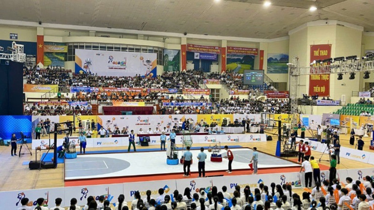 Cuộc thi Sáng tạo Robocon Việt Nam là hoạt động thường niên dành cho sinh viên ngành kỹ thuật các trường đại học, cao đẳng và trung học chuyên nghiệp toàn quốc. 5ac74e90-1890-4c72-946d-6c6a48926977-9016.jpg