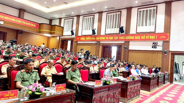 Các đại biểu tham dự hội nghị. img-5492-4610.jpg