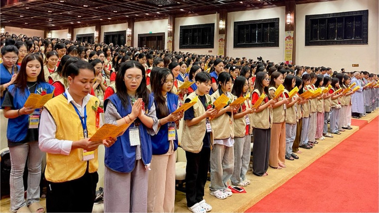 Mùa Vu lan gợi nhắc mỗi người về bốn trọng ân: Ân cha mẹ sinh thành, Ân Tam Bảo soi sáng, Ân Tổ quốc vững bền và Ân quần sinh vạn loại. img-1951-4421.jpg