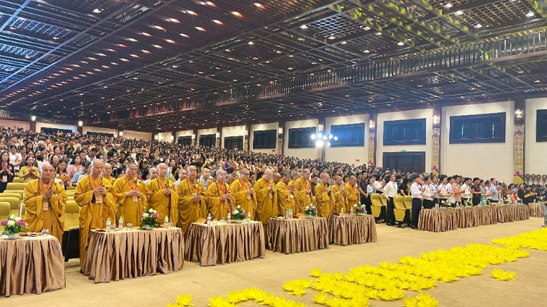 Đông đảo tăng ni, phật tử và người dân thập phương tham dự Pháp hội Vu Lan báo hiếu tại tỉnh Ninh Bình. img-1903-5835.jpg