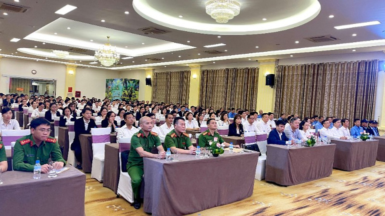 Các đại biểu tham dự hội nghị. img-7570-5580.jpg