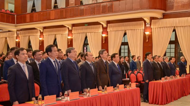 Các đại biểu dự Lễ khai giảng. (Ảnh: NGUYỄN BẢO LONG)