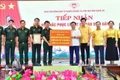 Bàn giao biểu trưng 38 tấn hàng hóa hỗ trợ các địa phương miền tây Nghệ An bị thiệt hại nặng nề do bão số 3 gây ra. (Ảnh: TRỌNG KIÊN)