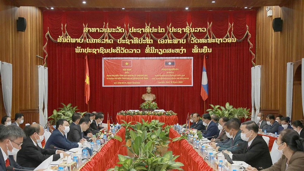 Hội đàm giữa Đoàn đại biểu cấp cao hai tỉnh Sơn La và Xayabury.