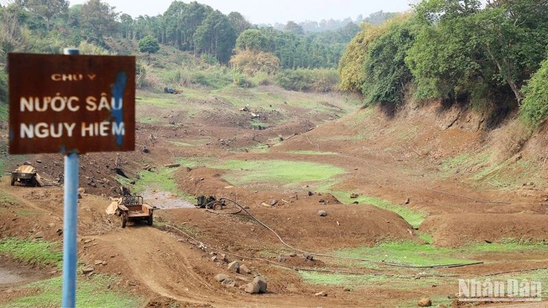Hiện nay, trên địa bàn tỉnh Đắk Nông đã có 18 công trình thủy lợi cạn kiệt nguồn nước, hơn 3.300ha cây trồng bị ảnh hưởng do hạn hán.