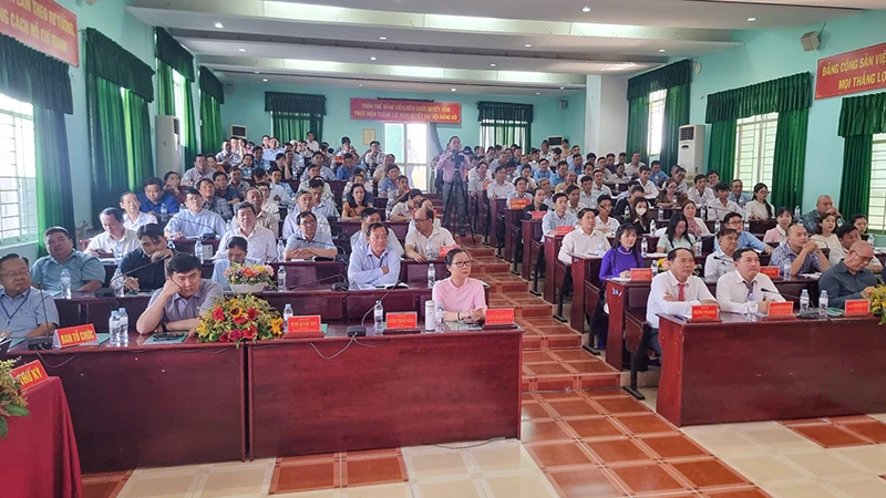 Đại biểu tham dự hội thảo. 