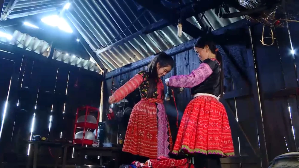 Trang phục không chỉ là váy áo – đó là cả một di sản văn hóa được thiếu nữ H’Mông nâng niu gìn giữ