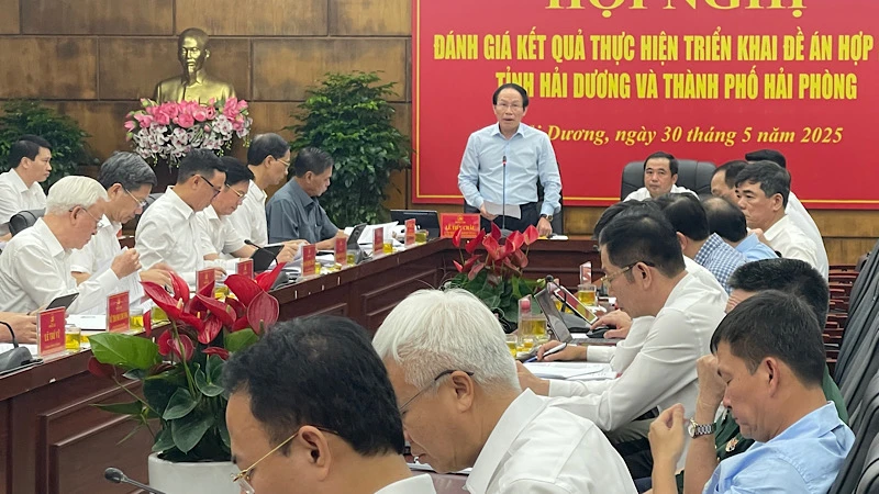 Hội nghị đánh giá kết quả thực hiện triển khai Đề án hợp nhất tỉnh Hải Dương và thành phố Hải Phòng.