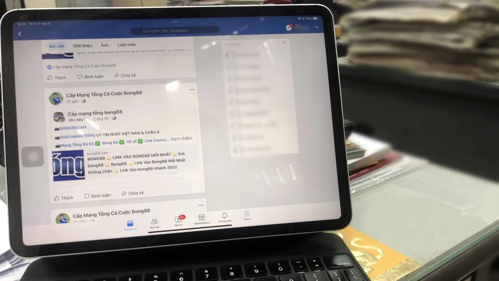 Nhiều trang web cờ bạc, cá độ bóng đá quảng cáo rầm rộ trên mạng xã hội. (Ảnh: HÀ THU)