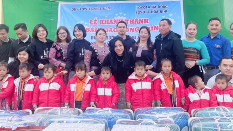 Quỹ Toyota Việt Nam (TVF) đã tiến hành bàn giao điểm Trường mầm non Hang Kia, huyện Mai Châu, tỉnh Hòa Bình.
