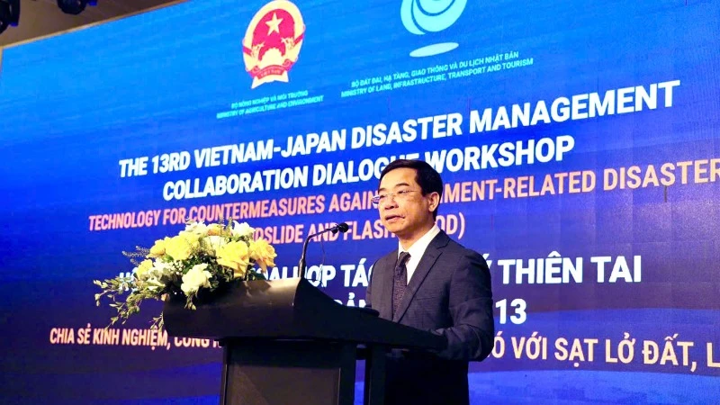 Ông Nguyễn Trường Sơn, Phó Cục trưởng Cục Quản lý đê điều và Phòng, chống thiên tai phát biểu tại hội thảo.