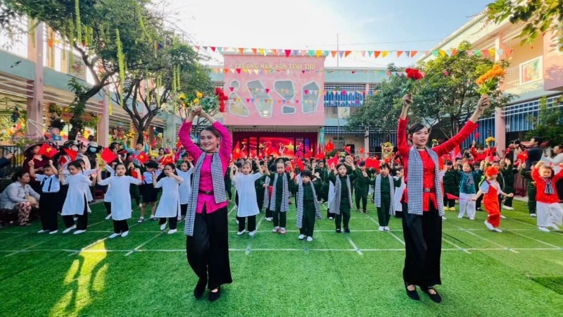 Hoạt động ngoại khóa có chủ đề “Ký ức hào hùng” với sự tham gia của hơn 200 em học sinh mầm non.