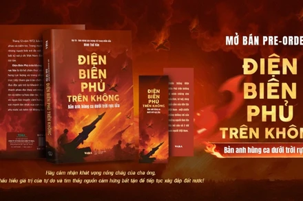 Hồi ký "Điện Biên Phủ trên không - Bản anh hùng ca dưới trời rực lửa" được giới thiệu trang trọng.