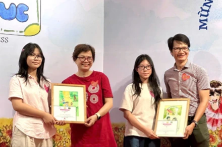 Những món quà tinh thần của trẻ em trao gửi tới người lớn trong sự kiện ra mắt sách "Những câu chuyện hạnh phúc".