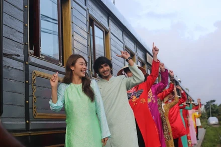 Diễn viên Việt Nam và Ấn Độ trong phim "Vạn dặm yêu em" (tựa tiếng Anh: "Love in Vietnam").